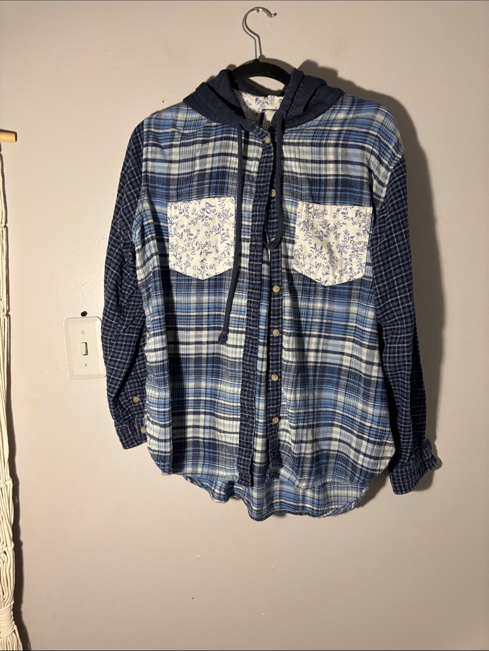 American Eagle Blue Plaid Hooded Button-Front Shirt with Floral Pockets
